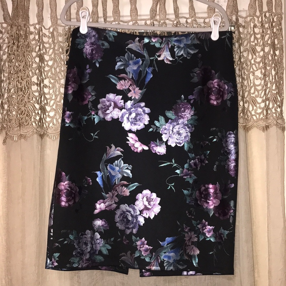 NYCC New York Clothing Company Black Blue Purple Iridescent Floral Skirt 💜
